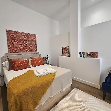 The Gabriels Con Terraza Apartment Madrid Exterior photo